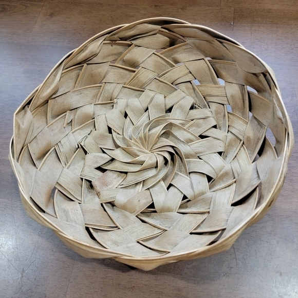 Hand Made Palm Frond Basket Hawaii boho basket wall accent decor - Picture 4 of 13